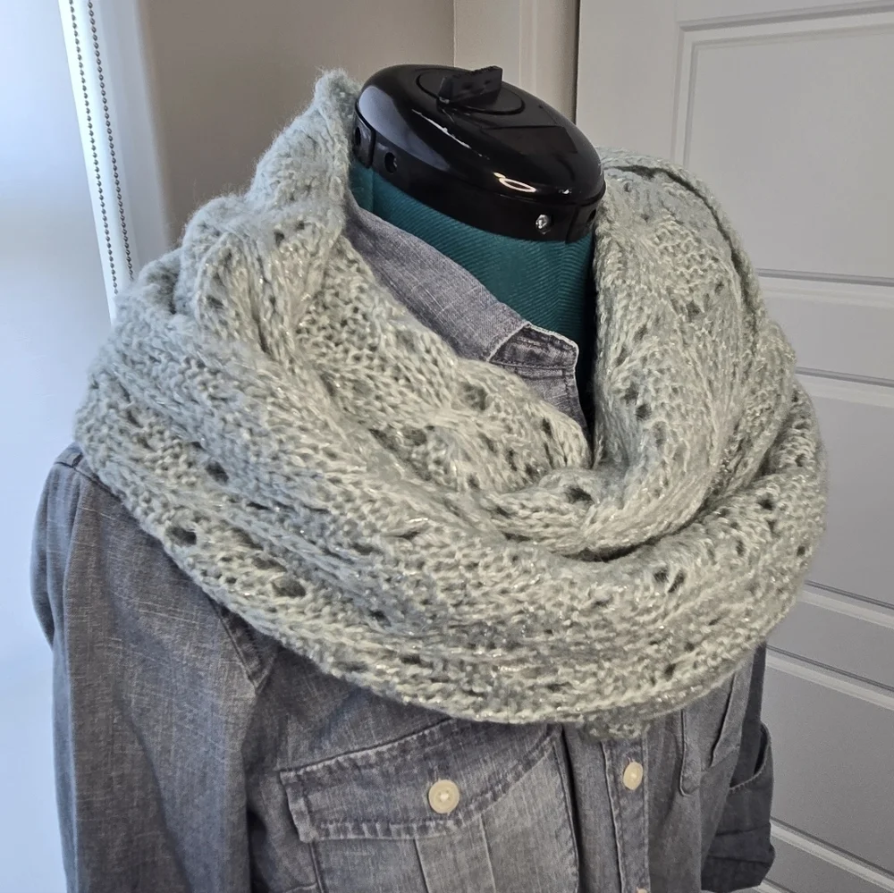 WORLD MARKET SAGE GREEN KNITWEAR OPEN WEAVE INFINITY SCARF WOMEN OS SPRING